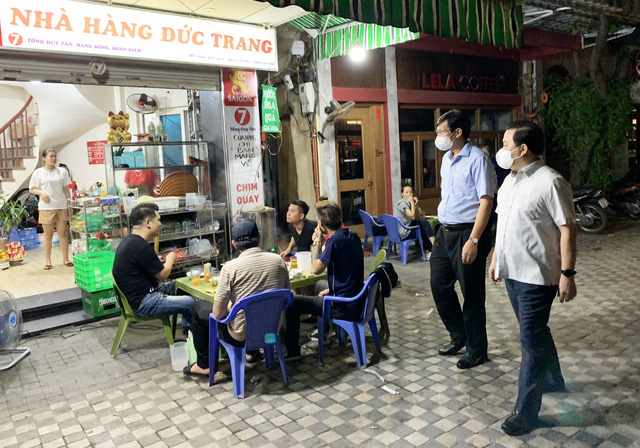 Phó Chủ tịch UBND TP Hà Nội kiểm tra đột xuất các nhà hàng trong đêm, yêu cầu xử lý nghiêm vi phạm - Ảnh 3.