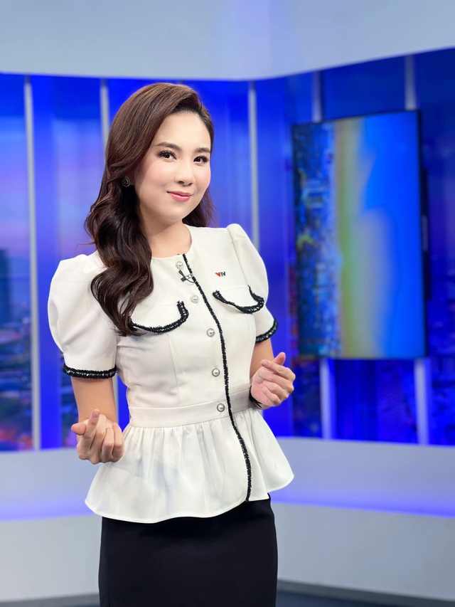 Những bộ cánh giúp MC Mai Ngọc nổi bần bật trên sóng truyền hình - Ảnh 8.
