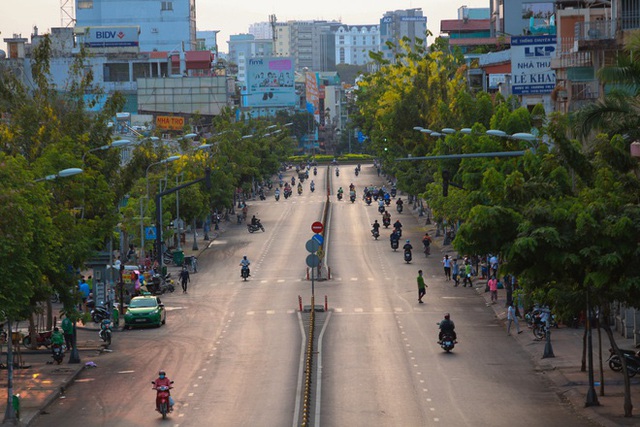 TP Hồ Chí Minh: Dừng dịch vụ ăn uống mang về, vận tải hành khách trong 15 ngày - Ảnh 1.