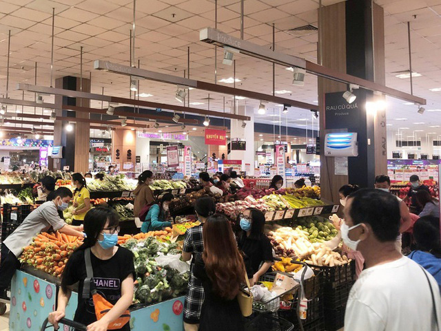 TP Hồ Chí Minh: Dưa leo 80.000 đồng/kg, rau xanh ở chợ giá tăng chạm đỉnh - Ảnh 5.