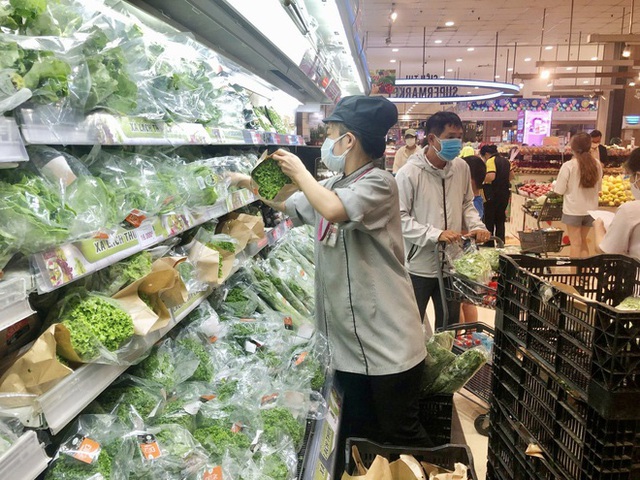 TP Hồ Chí Minh: Dưa leo 80.000 đồng/kg, rau xanh ở chợ giá tăng chạm đỉnh - Ảnh 6.