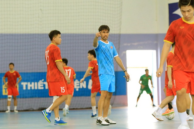 ĐT Futsal Việt Nam di chuyển ra Hà Nội, chuẩn bị cho VCK FIFA Futsal World Cup 2021 - Ảnh 1.