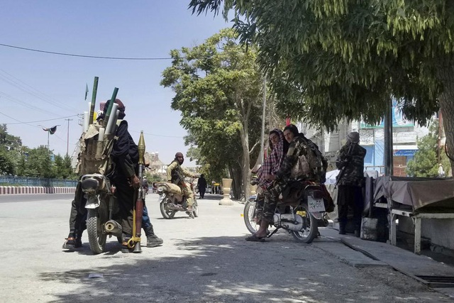 Taliban liên tục tấn công và chiếm đóng, Mỹ triển khai gấp 3.000 binh sĩ trở lại Afghanistan - Ảnh 1.