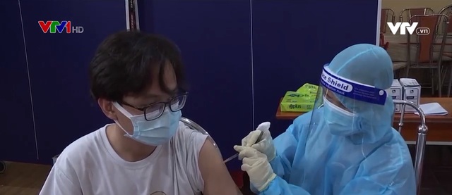 TP Hồ Chí Minh đẩy nhanh tiến độ, người dân không có hộ khẩu vẫn được tiêm vaccine COVID-19 - Ảnh 1.