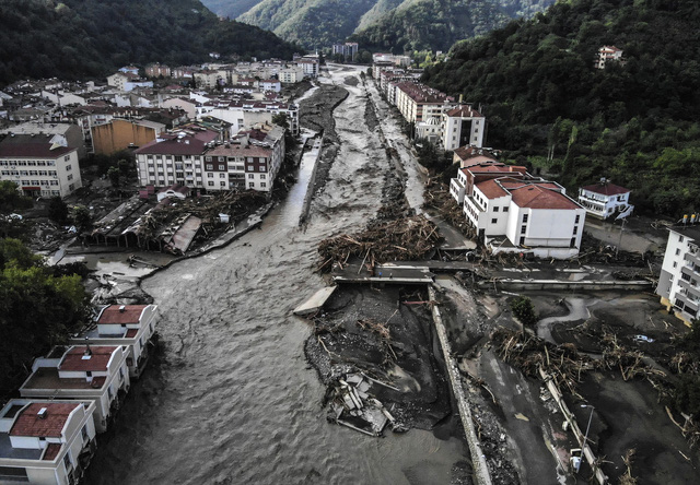 Lũ lụt nghiêm trọng ở Thổ Nhĩ Kỳ: Ít nhất 55 người thiệt mạng, hàng trăm người mất tích - Ảnh 11.