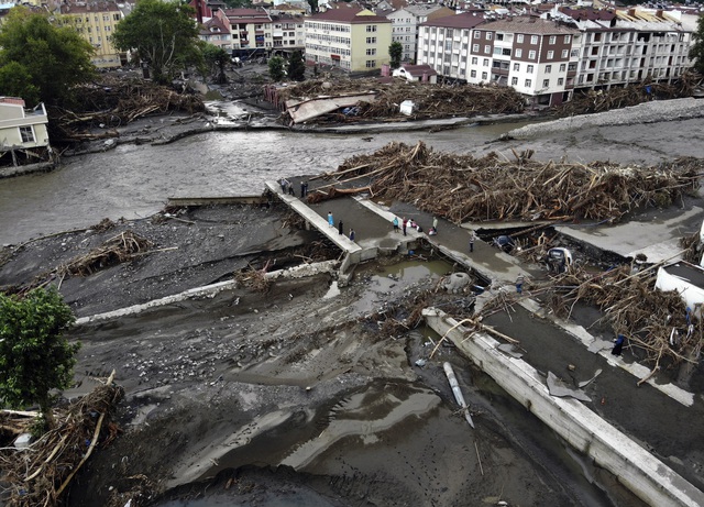 Lũ lụt nghiêm trọng ở Thổ Nhĩ Kỳ: Ít nhất 55 người thiệt mạng, hàng trăm người mất tích - Ảnh 7.