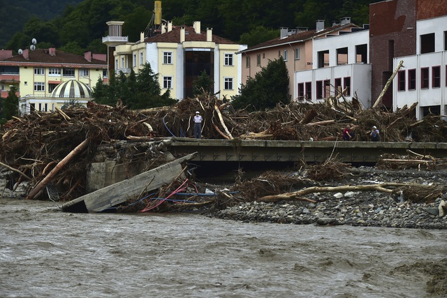 Lũ lụt nghiêm trọng ở Thổ Nhĩ Kỳ: Ít nhất 55 người thiệt mạng, hàng trăm người mất tích - Ảnh 4.
