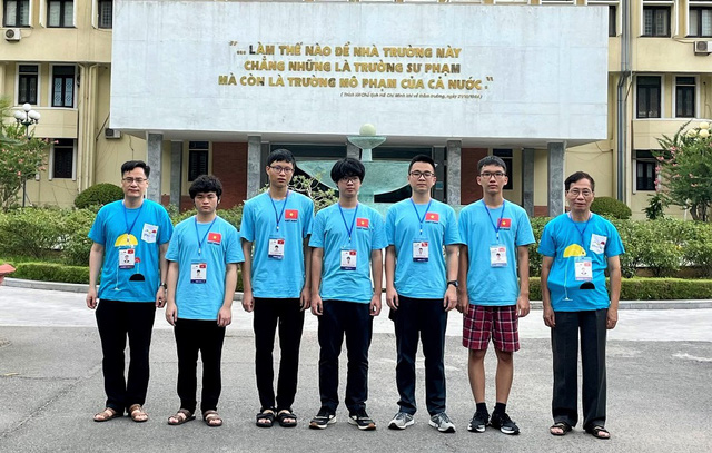 6 học sinh Hà Nội nhận khen thưởng đột xuất - Ảnh 2.