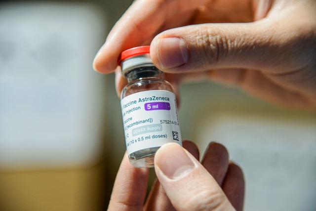 Gần 1,2 triệu liều vaccine AstraZeneca về đến Việt Nam - Ảnh 2.