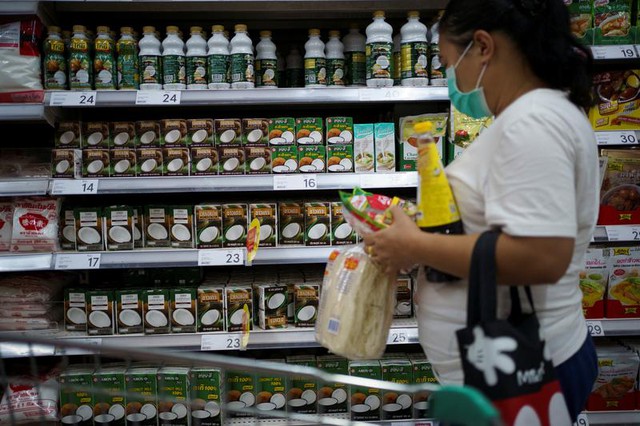Người dân đổ xô mua nước dừa, Trung Quốc tăng nhập khẩu - Ảnh 2.