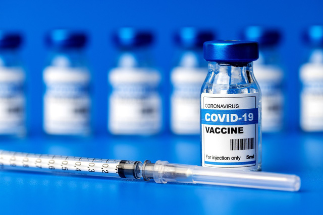 Những triệu chứng nhiễm COVID-19 ở người đã tiêm vaccine - Ảnh 1.