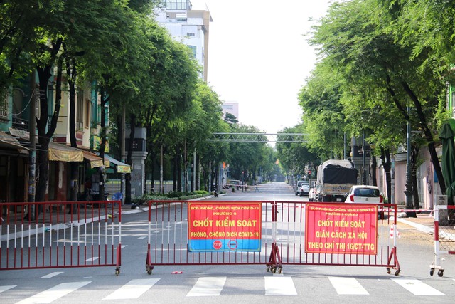 TP Hồ Chí Minh giảm 85% lượng người ra đường khi siết giãn cách - Ảnh 1.