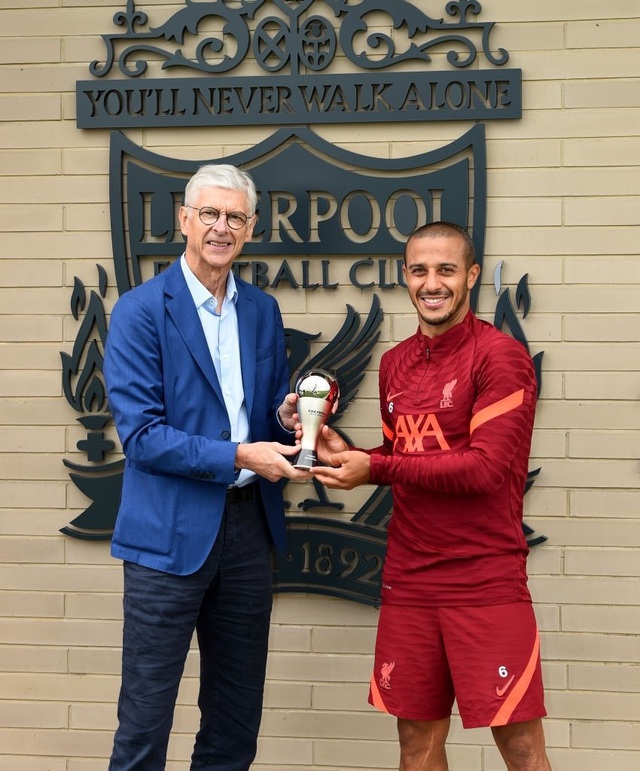 FIFA trao giải thưởng cho HLV Klopp và 4 cầu thủ Liverpool - Ảnh 5.