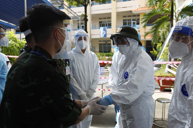 Thủ tướng kiểm tra công tác phòng chống dịch ở TP Hồ Chí Minh: Tranh thủ thời gian vàng để kiểm soát dịch bệnh nhanh nhất - Ảnh 3.