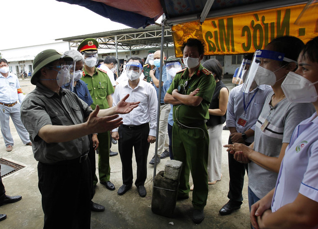 Thủ tướng kiểm tra công tác phòng chống dịch ở TP Hồ Chí Minh: Tranh thủ thời gian vàng để kiểm soát dịch bệnh nhanh nhất - Ảnh 2.