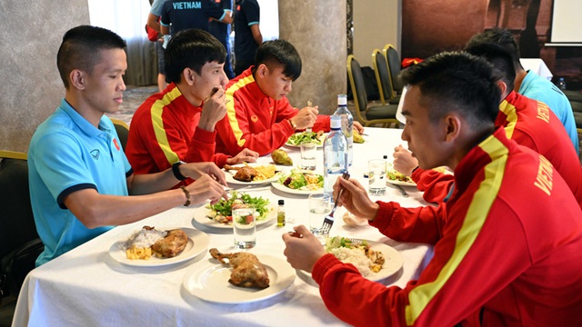 ĐT futsal Việt Nam tích cực chuẩn bị cho cuộc “thử lửa” với đội bóng số 1 thế giới - Ảnh 4.
