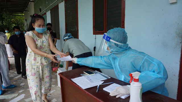 TP Hồ Chí Minh tăng cường tổ chức tiêm vaccine COVID-19 lưu động tại nhà dân - Ảnh 4.