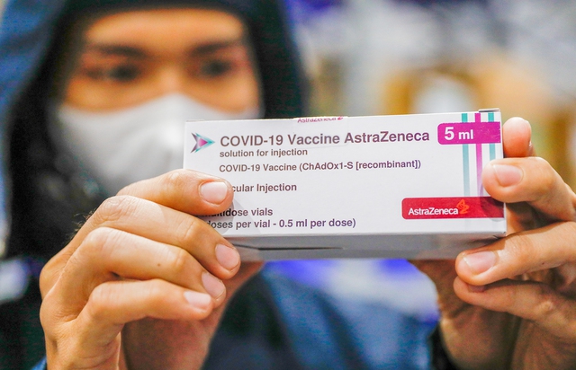 Thêm hơn 1,4 triệu liều vaccine COVID-19 của AstraZeneca về đến Việt Nam - Ảnh 2.
