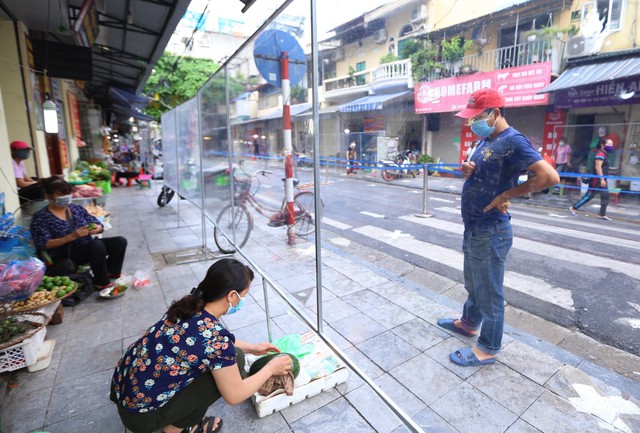 Chợ Hàng Bè nổi tiếng Hà Nội mở lại với diện mạo mới - Ảnh 2.