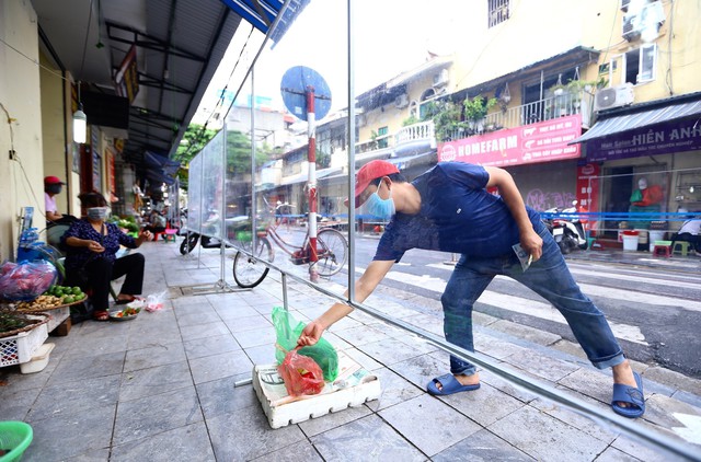 Chợ Hàng Bè nổi tiếng Hà Nội mở lại với diện mạo mới - Ảnh 15.