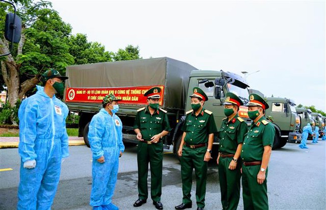 Quân khu 9 chuyển 50 tấn rau, củ thực phẩm tặng nhân dân TP Hồ Chí Minh - Ảnh 2.