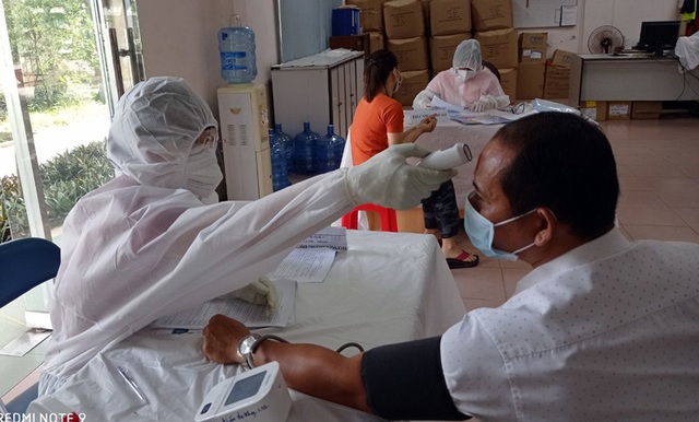 Đồng Nai đã bắt đầu tiêm vaccine COVID-19 cho công nhân - Ảnh 1.