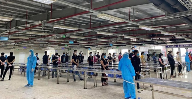 Bắc Giang yêu cầu xét nghiệm nghiêm ngặt hàng tuần với công nhân ở các nhà máy - Ảnh 1.