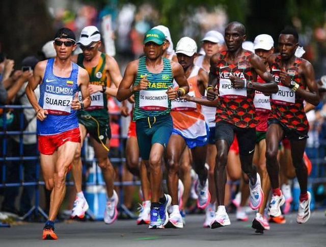 Eliud Kipchoge bảo vệ thành công HCV marathon Olympic - Ảnh 1.