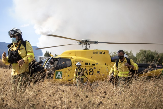 Cháy rừng hoành hành ở Tây Ban Nha khiến hơn 900 người phải sơ tán, 1 người thiệt mạng - Ảnh 1.