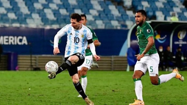 Lập hat-trick vào lưới Bolivia, Messi đi vào lịch sử bóng đá Nam Mỹ - Ảnh 1.