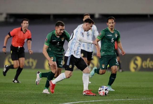 Lập hat-trick vào lưới Bolivia, Messi đi vào lịch sử bóng đá Nam Mỹ - Ảnh 2.
