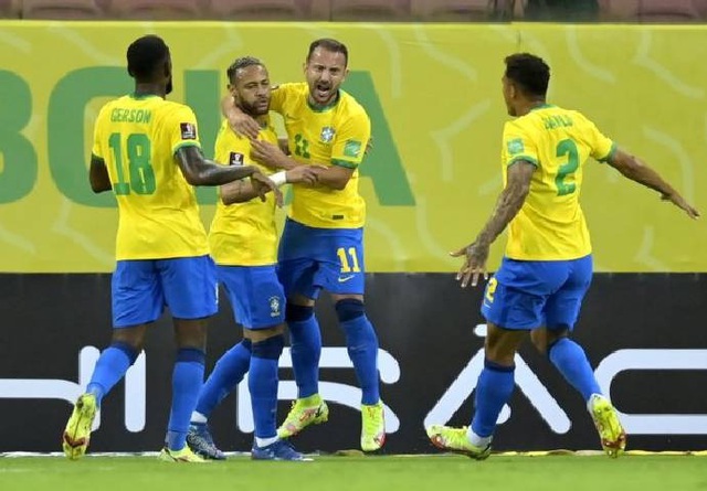 Neymar tỏa sáng, Brazil xây chắc ngôi đầu - Ảnh 1.