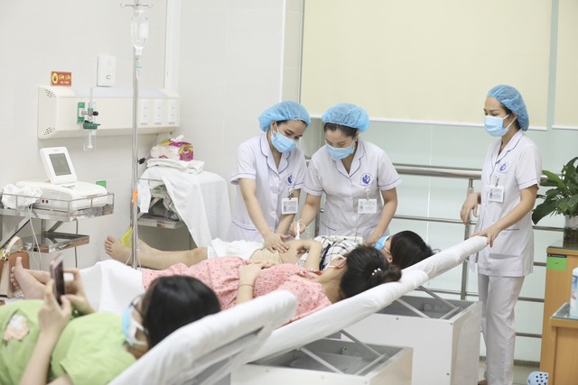 Bệnh viện Phụ sản Hà Nội triển khai tiêm vaccine phòng COVID-19 cho sản phụ - Ảnh 10.