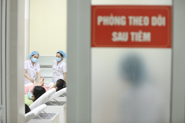 Bệnh viện Phụ sản Hà Nội triển khai tiêm vaccine phòng COVID-19 cho sản phụ - Ảnh 9.