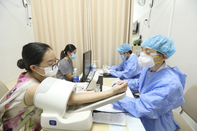 Bệnh viện Phụ sản Hà Nội triển khai tiêm vaccine phòng COVID-19 cho sản phụ - Ảnh 2.