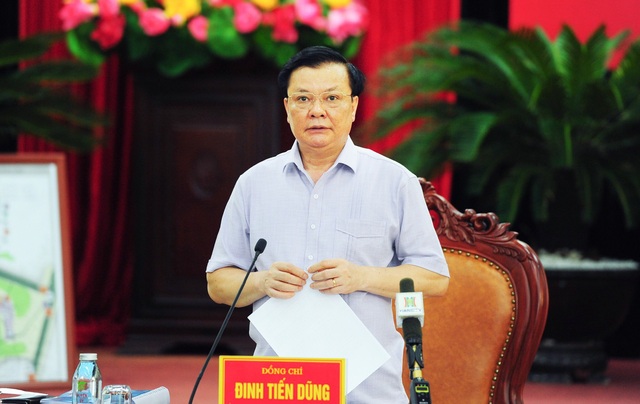 Bí thư Thành ủy Hà Nội yêu cầu làm rõ trách nhiệm lãnh đạo phường để xảy ra chen lấn khi tiêm vaccine COVID-19 - Ảnh 1.