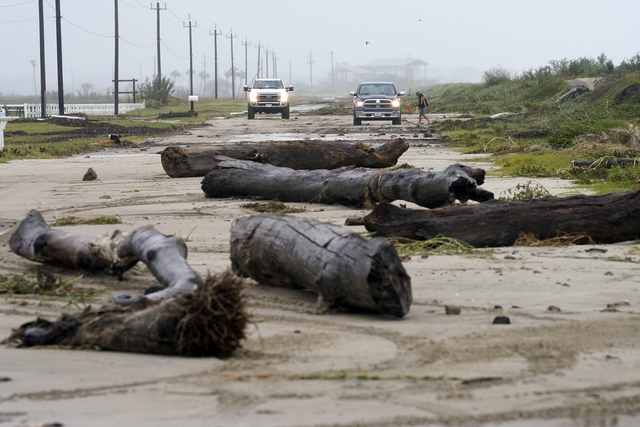 Mỹ: Bão Nicholas tấn công vùng duyên hải vịnh Mexico, mưa như trút nước gây ngập lụt, mất điện - Ảnh 16.