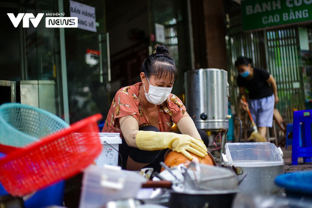 Hà Nội linh hoạt chia nhỏ khu vực giãn cách, mở rộng sản xuất, kinh doanh - Ảnh 1.