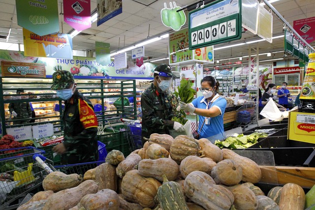 TP Hồ Chí Minh thận trọng khôi phục chuỗi cung ứng hàng hóa - Ảnh 3.