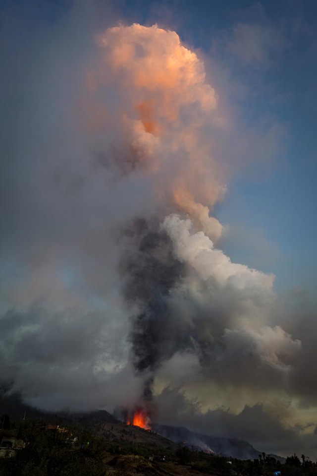 Núi lửa phun trào ở quần đảo Canaria (Tây Ban Nha), hàng nghìn người phải sơ tán - Ảnh 5.