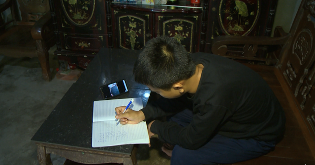 Quỹ Tấm lòng Việt tiếp tục trao học bổng cho học sinh nghèo vượt khó - Ảnh 2.