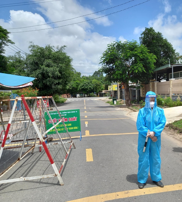 Đẩy mạnh tiêm chủng mũi 2, bảo vệ vùng xanh ở TP. Hồ Chí Minh - Ảnh 1.