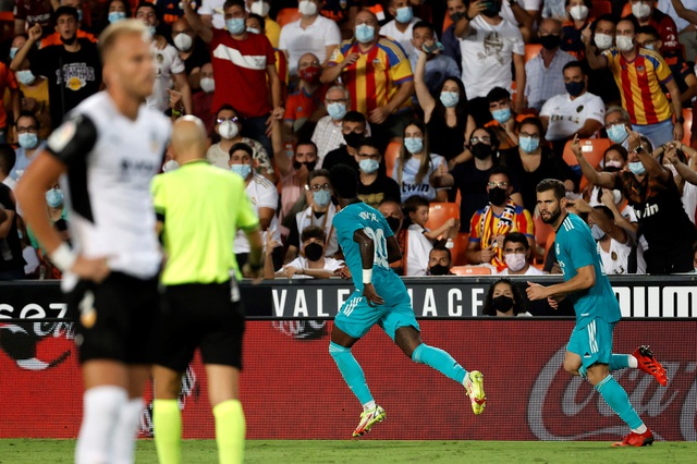 Real Madrid ngược dòng thắng kịch tính Valencia - Ảnh 1.