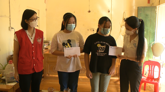 Quỹ Tấm lòng Việt tiếp tục trao học bổng cho học sinh nghèo vượt khó - Ảnh 6.