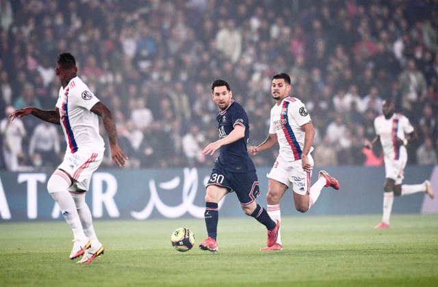 Messi phản ứng khi bị thay ra trong trận PSG gặp Lyon - Ảnh 3.