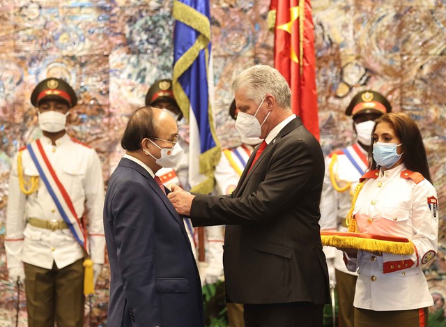 Cuba trao tặng Chủ tịch nước Nguyễn Xuân Phúc huân chương cao quý nhất - Ảnh 1.