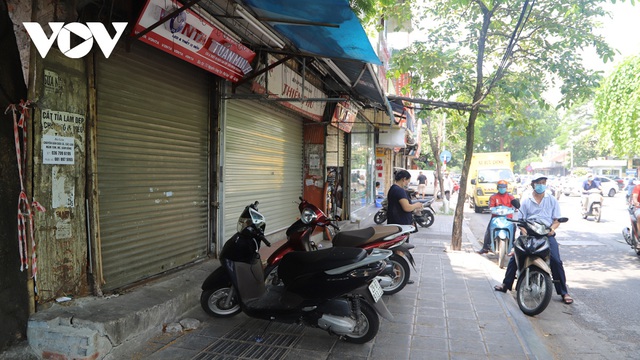 Mở cửa kinh doanh ở Hà Nội, nhiều người lo không đủ lãi để trả tiền thuê mặt bằng - Ảnh 2.