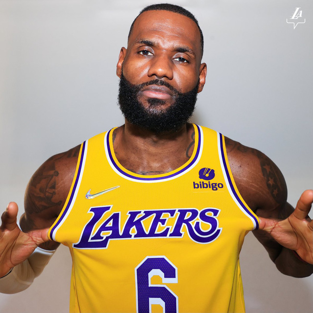 Los Angeles Lakers có nhà tài trợ trên áo đấu mới - Ảnh 1.