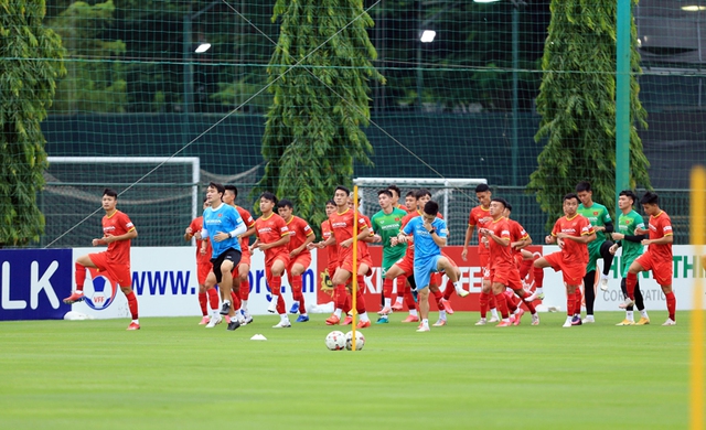 Các cầu thủ ĐT U22 Việt Nam nỗ lực ghi điểm để cạnh tranh suất tham dự Vòng loại U23 châu Á 2022 - Ảnh 1.