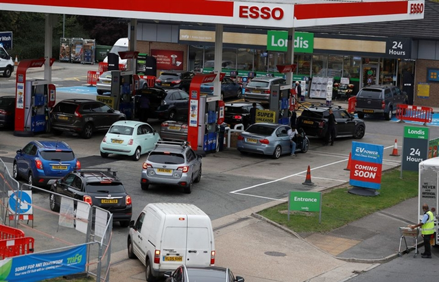 Hàng nghìn trạm đổ xăng tại Anh cạn kiệt nhiên liệu - Ảnh 1.